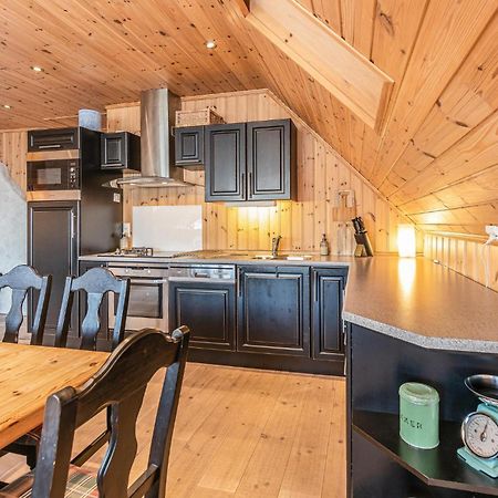 Awesome Home In Kvamsoy With Jacuzzi Sandvik  외부 사진