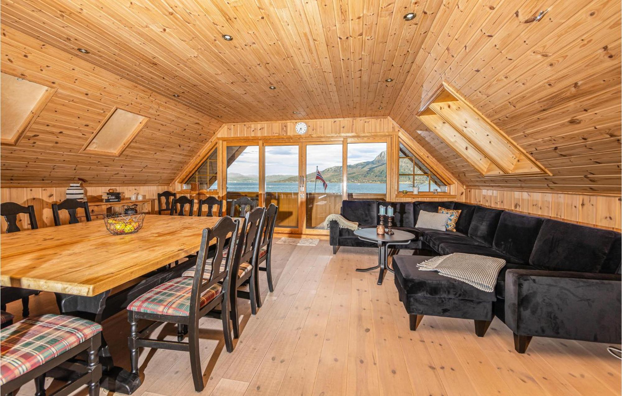 Awesome Home In Kvamsoy With Jacuzzi Sandvik  외부 사진