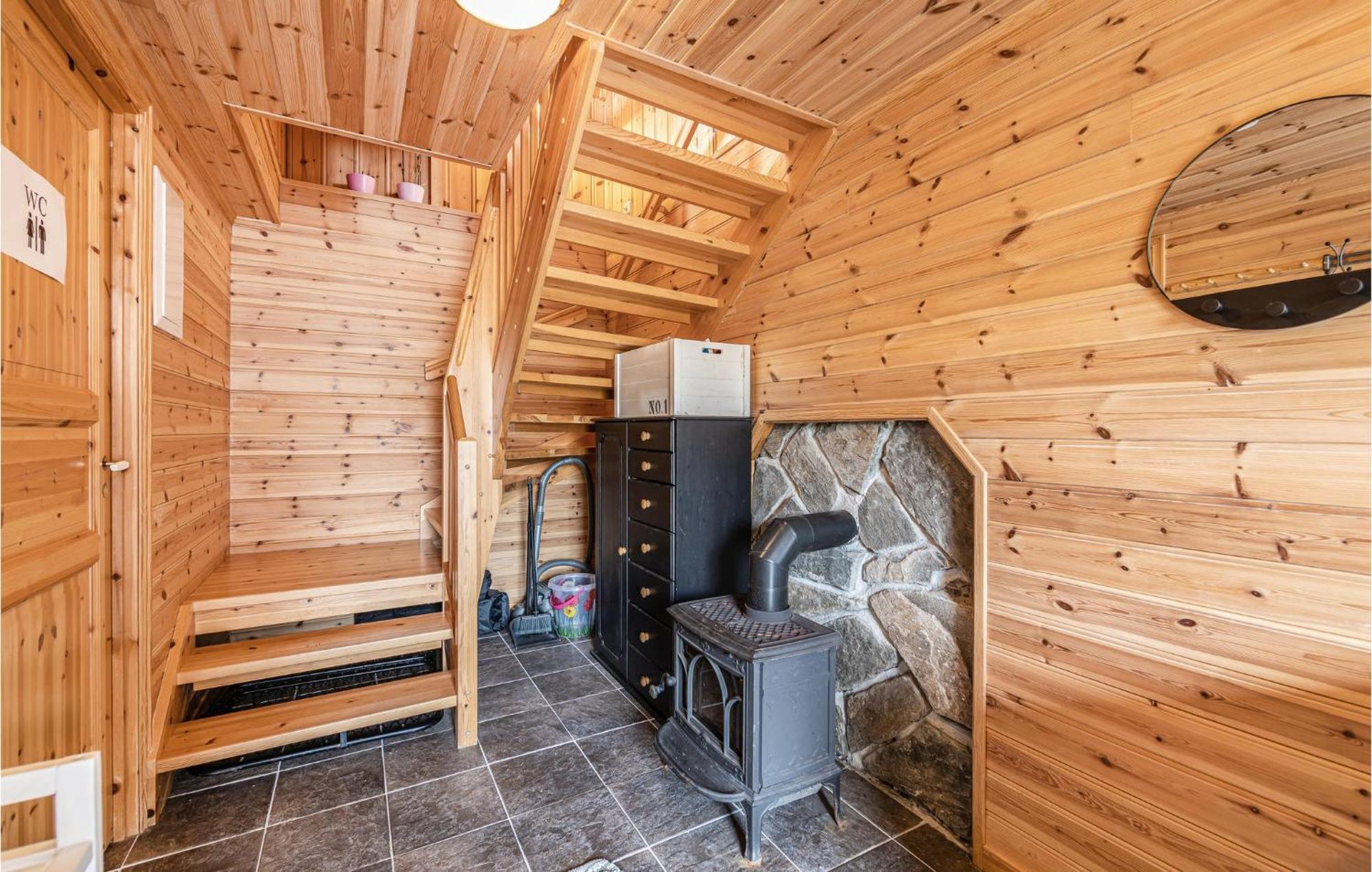 Awesome Home In Kvamsoy With Jacuzzi Sandvik  외부 사진