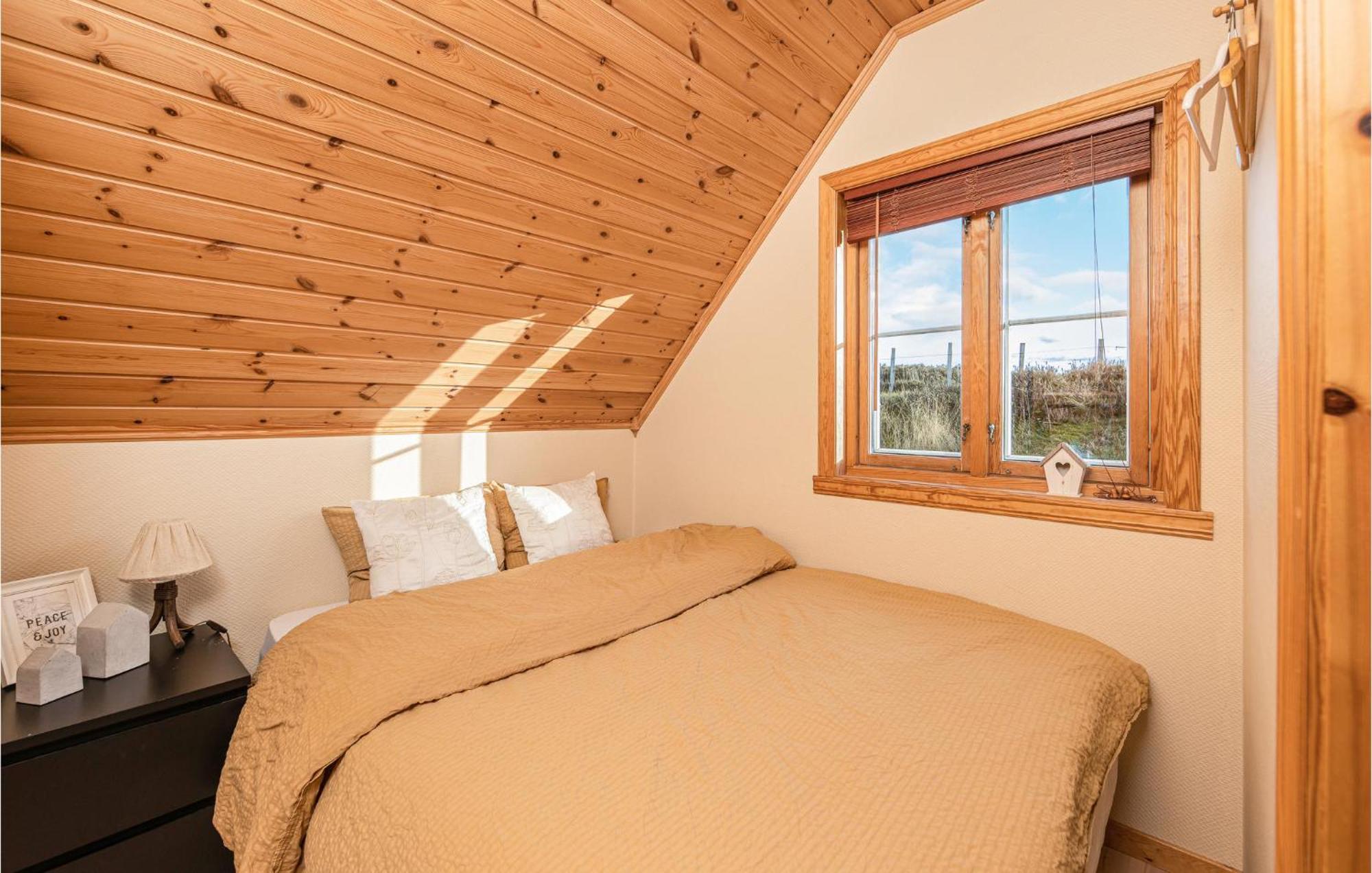 Awesome Home In Kvamsoy With Jacuzzi Sandvik  외부 사진