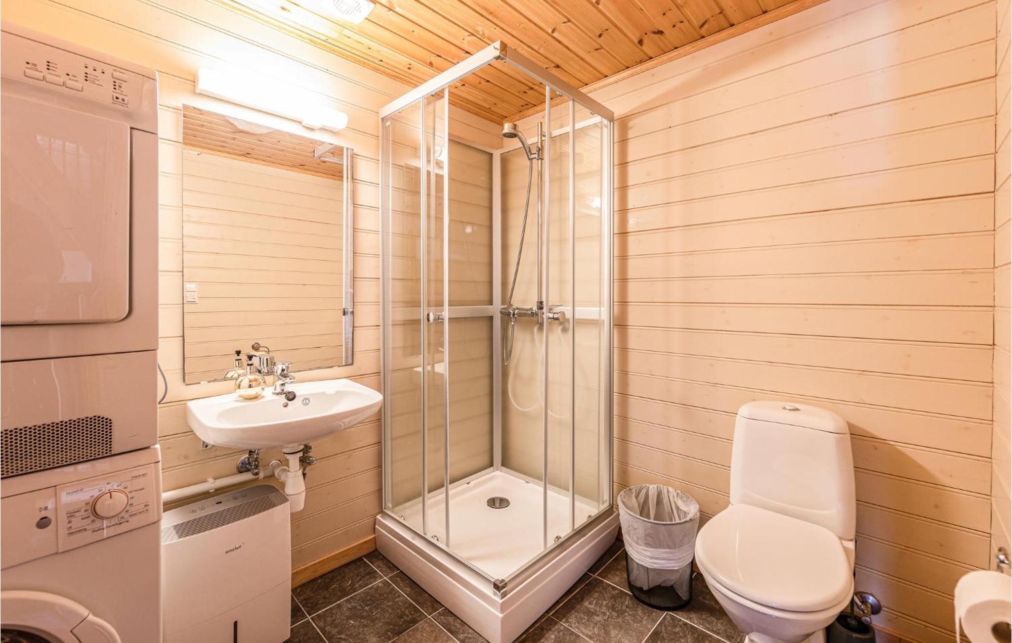 Awesome Home In Kvamsoy With Jacuzzi Sandvik  외부 사진